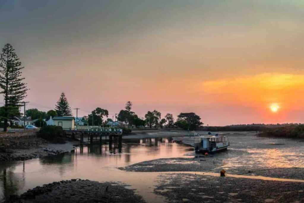 That Seaside Cottage - Fully Equipped Home, 4 Bedrooms On The Foreshore Tooradin Bagian luar foto